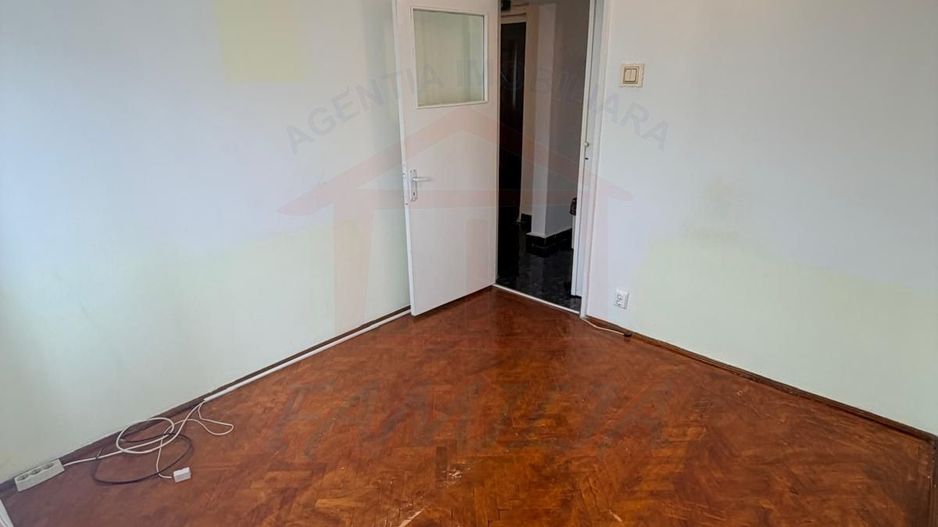 Vanzare apartament cu 4 camere in Micro 13, etaj 3, pret 65 000 euro - Poză 8