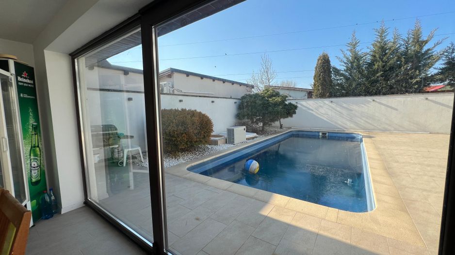 Vila superba cu piscina si anexa camera hobby - Poză 1