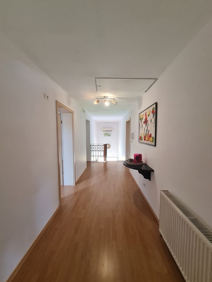 Vila spațioasă și recent renovată în Ghiroda! - Poză 50