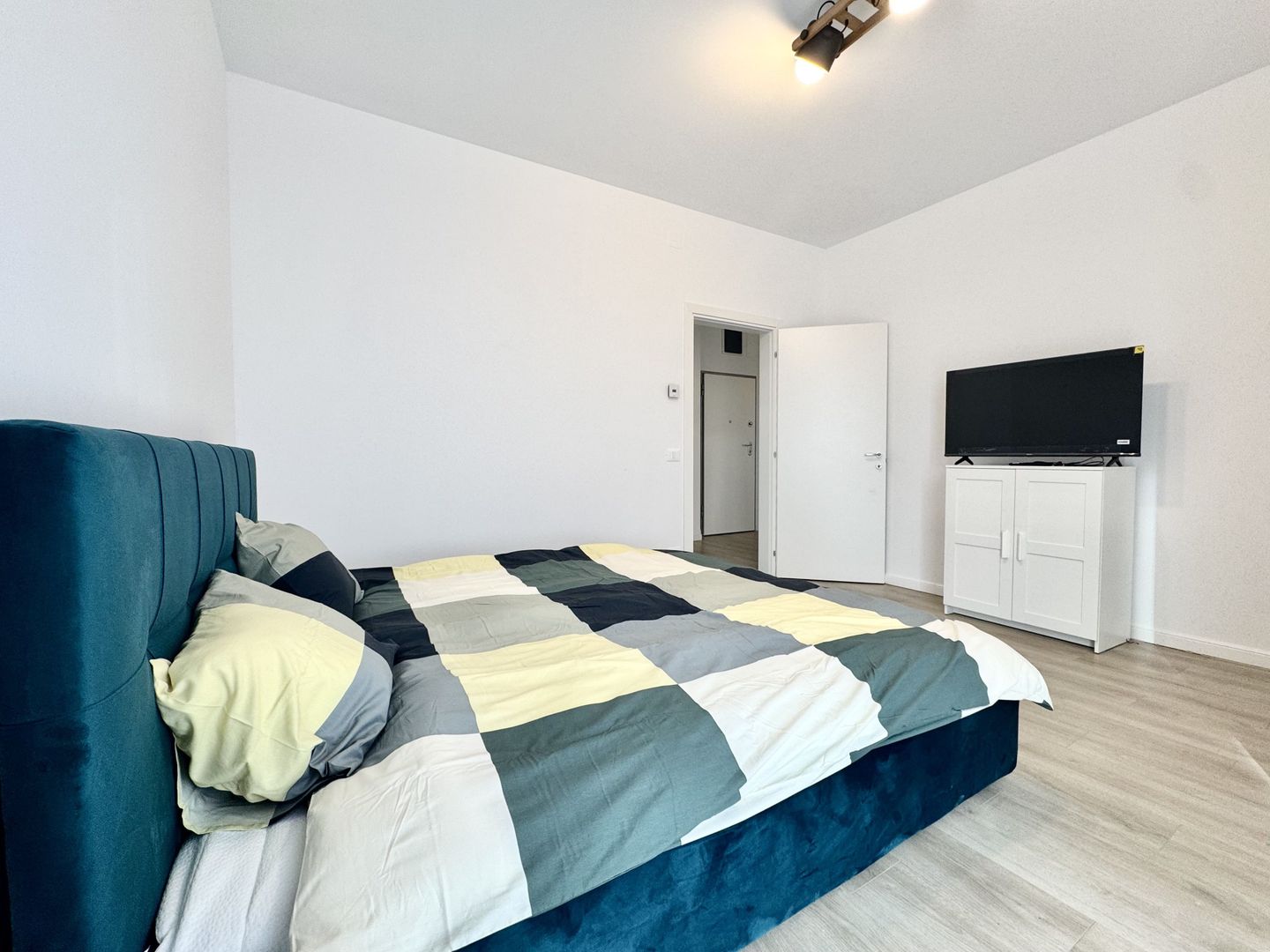 Un cămin nou și liniștit, prima închiriere – Zona Aradului - Poză 9