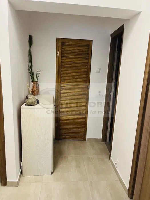 Apartament 3 camere Podul de Fier 700 Euro - Poză 6