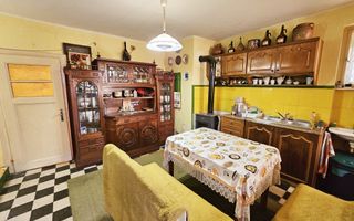 Casa situata in imediata apropiere a Cetatii - Poză 19