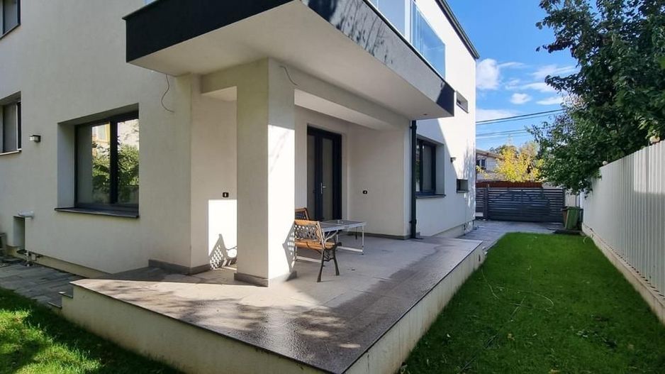 Casă spectaculoasă – 314 mp utili, cramă, terase, 7 camere, teren 432 mp - Poză 1
