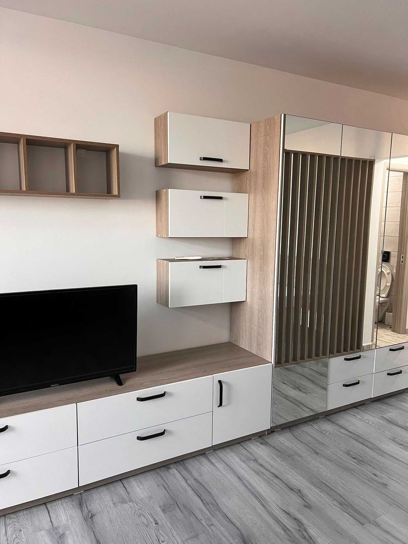 Garsonieră 30 mp, renovată, mobilată, 3 lifturi, metrou 2 minute - Poză 1