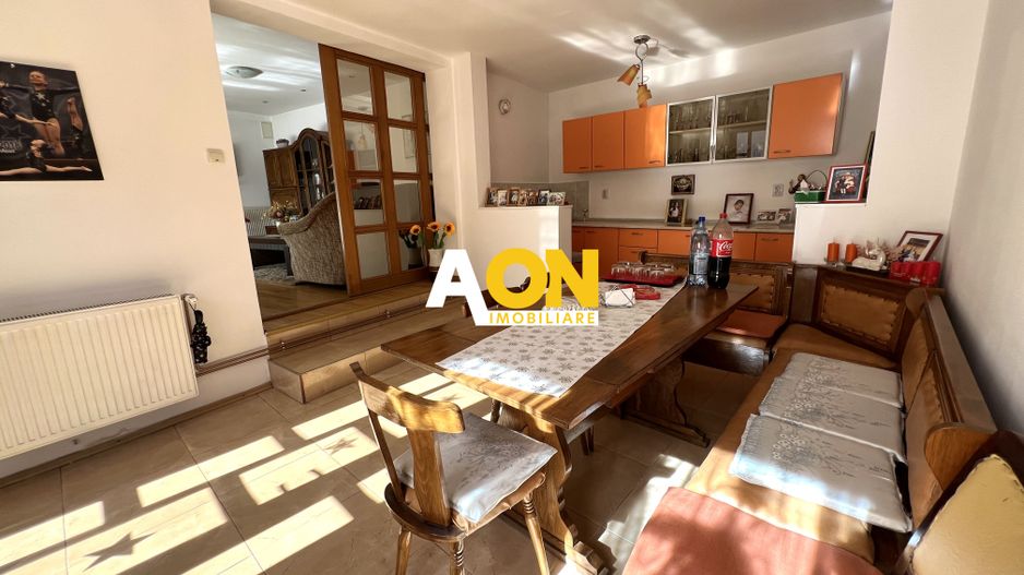 Casa de vanzare pretabila 2 familii, garaj, livada, comuna Pianu - Poză 4