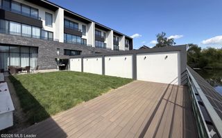 Iancu Nicolae - Vila high-end pe malul lacului, Gradina cu Ponton - Poză 3