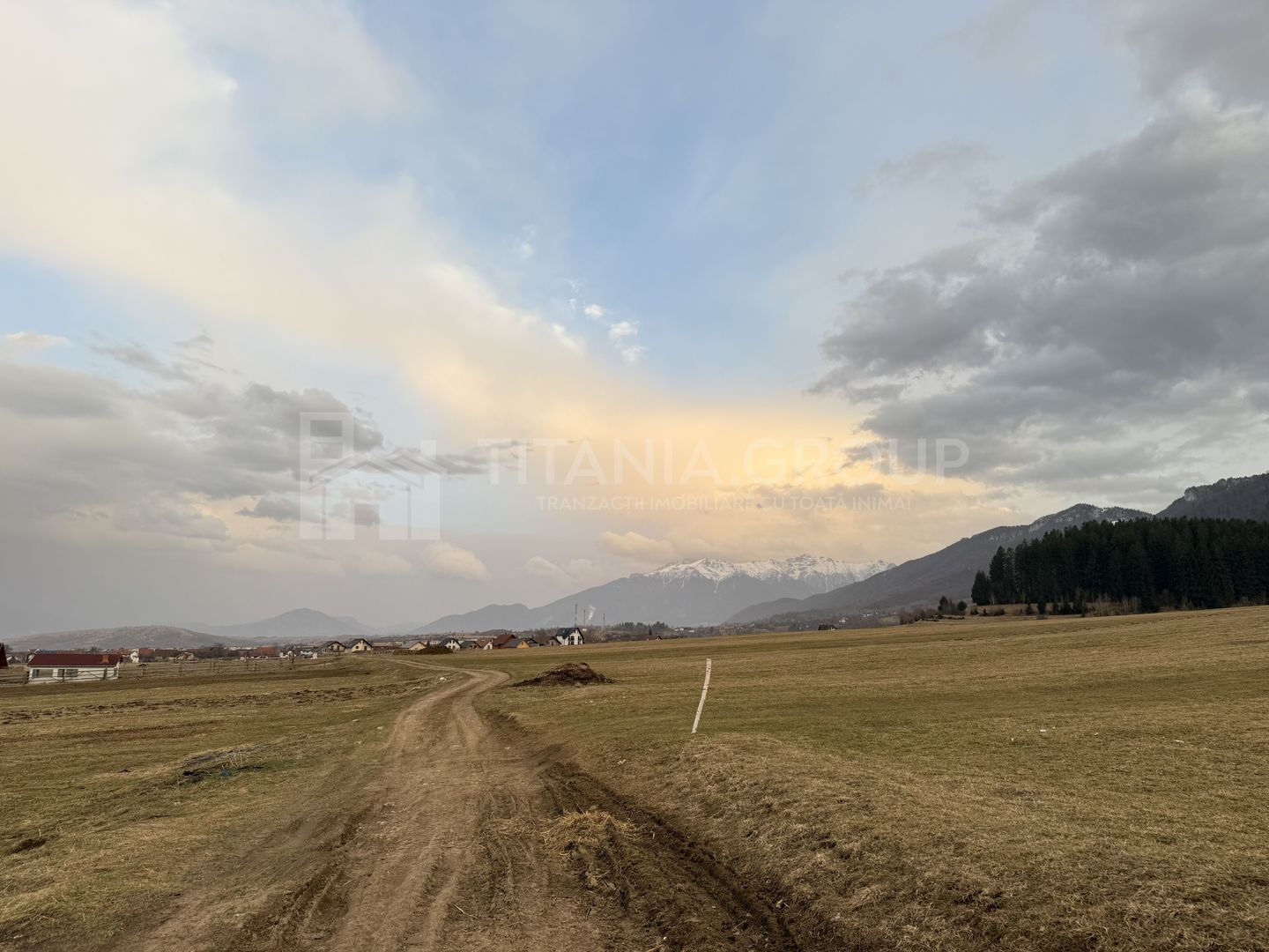 Teren intravilan, 2548 mp, cu priveliște superbă - Zărnești - Poză 6