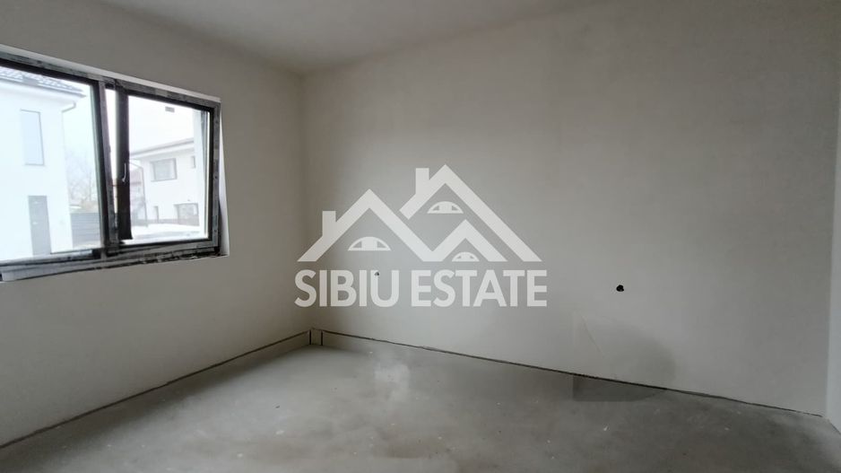 Casa tip duplex  5 camere, teren 400 mp, Selimbar acces usor - Poză 7