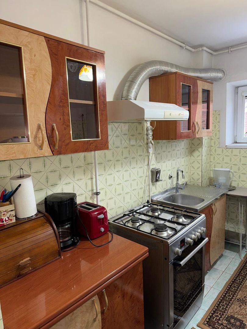 vand apartament 2 camere, etaj 2, zona Tratoria, incalzirea pe gaz - Poză 2