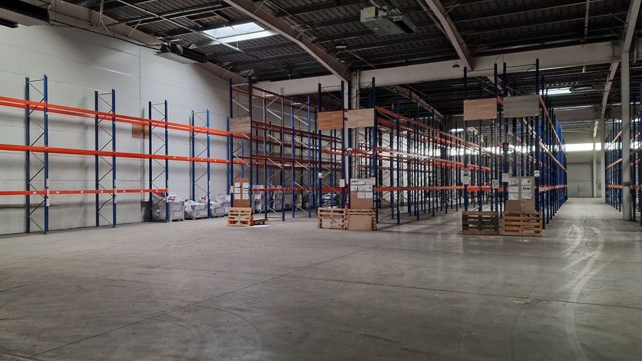 Hală industrială de închiriat – Oradea Vest | 3.500 m² + birouri 100 m² - Poză 1