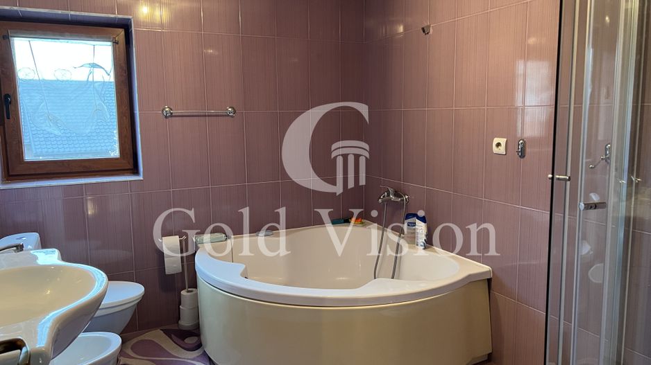 Casă cu 5 camere + anexă cu garaj, mobilată complet, str. Gh. Șincai - Poză 12