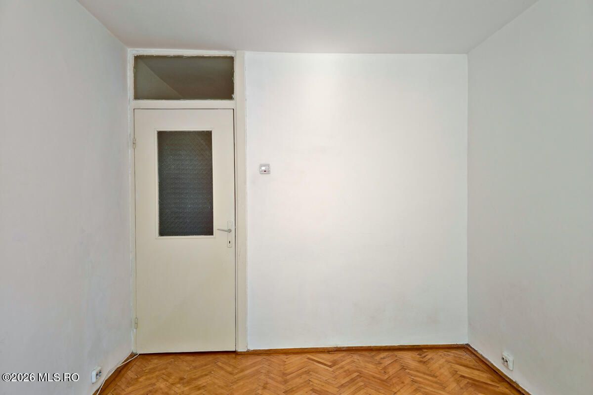 Soarelui - Scoala 30 - 3 Camere, Decomandat, 2 Bai, Etaj 2, Centrala - Poză 10