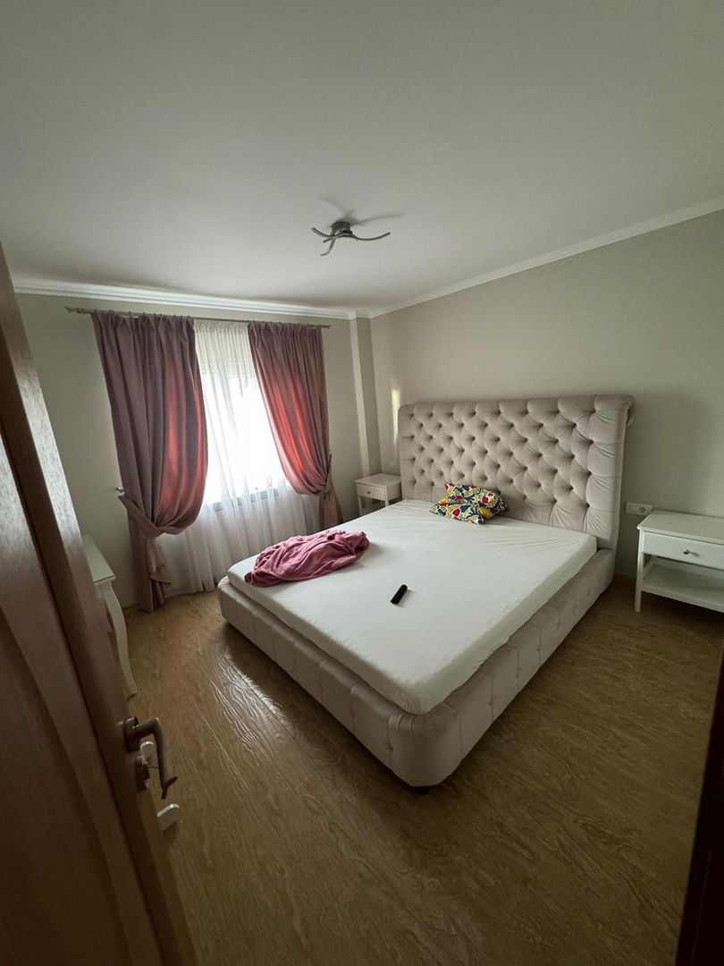 De inchiriat apartament cu 3 camere, Str. Nae leonard, etaj 3, 500 E - Poză 1
