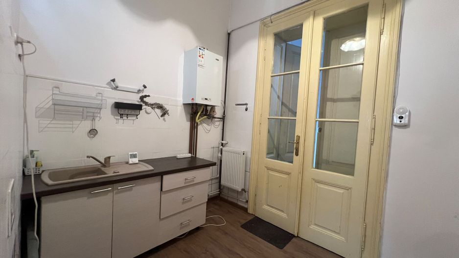 Garsonieră spațioasă de închiriat în zona ultracentrală - Poză 9