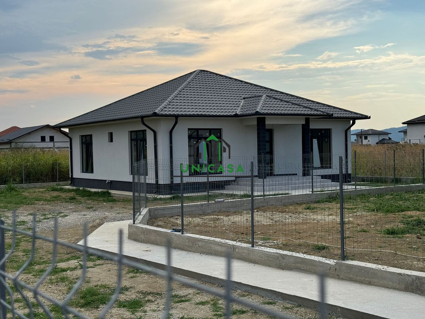 Casa Budesti-3 camere - Poză 2