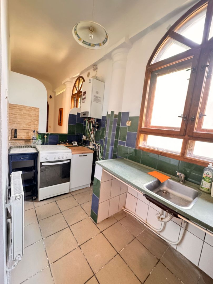 Apartament spațios la curte comună – zonă centrală, Oradea - Poză 11