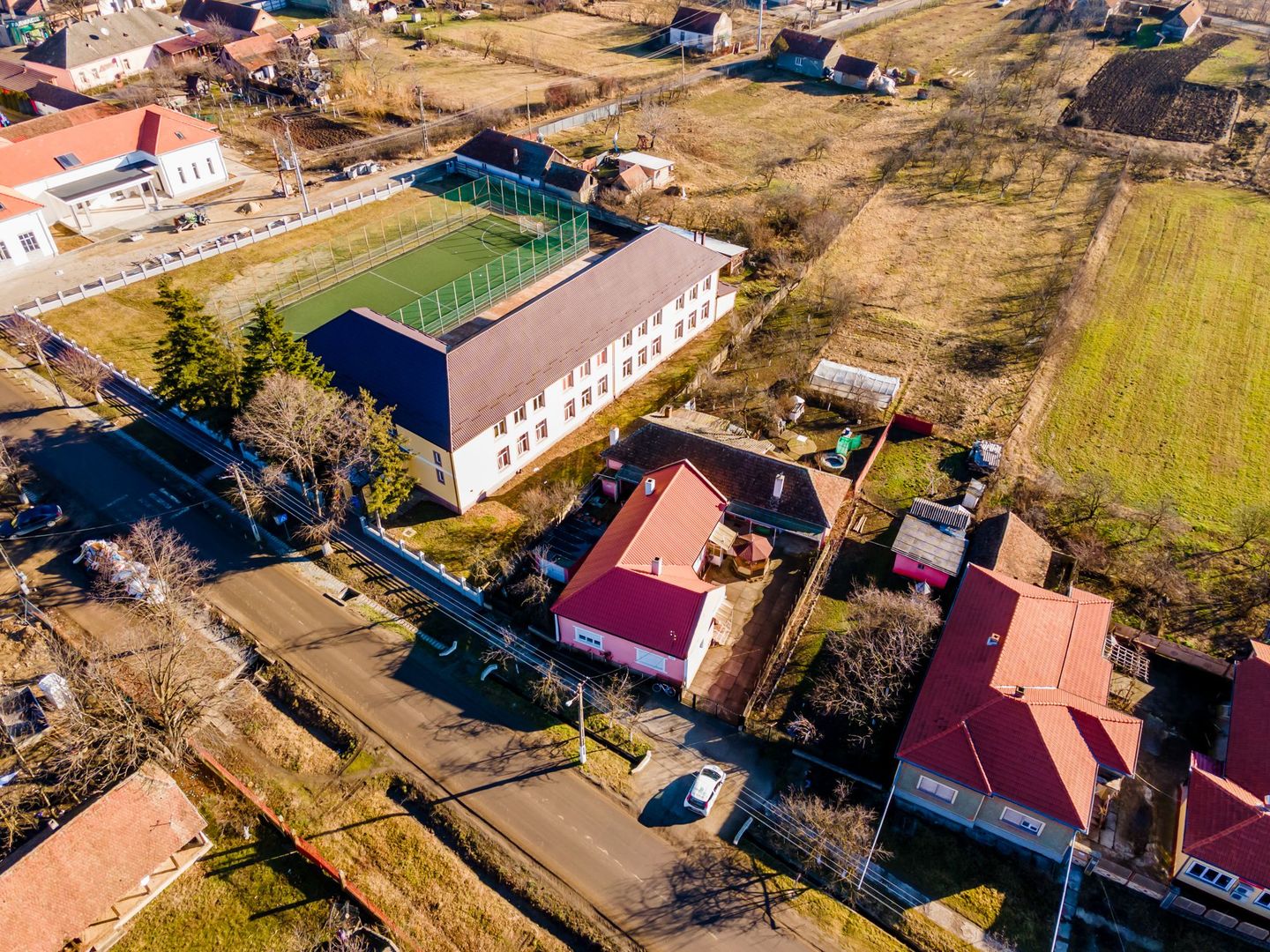 Casă deosebită, în centrul localității Târnova - Poză 11