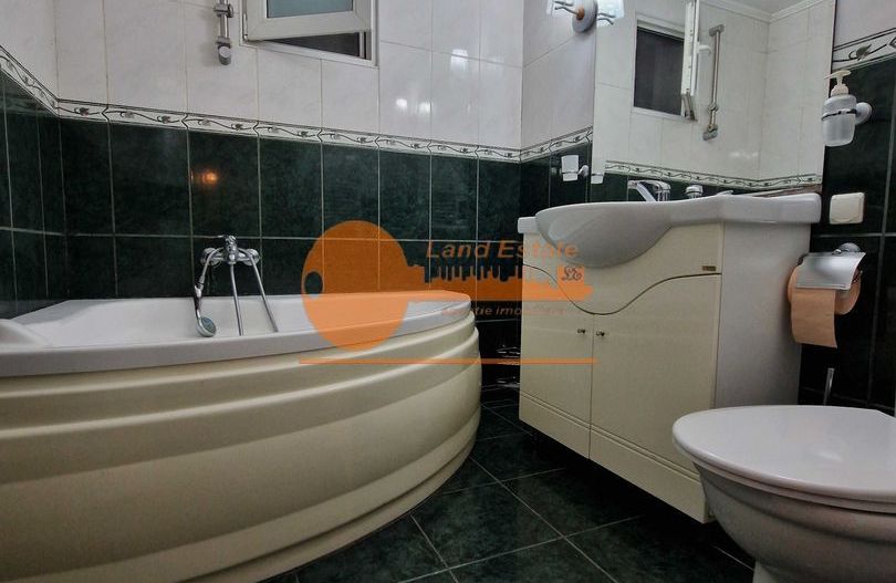 Apartament cu 3 camere in zona Rahova - Poză 5