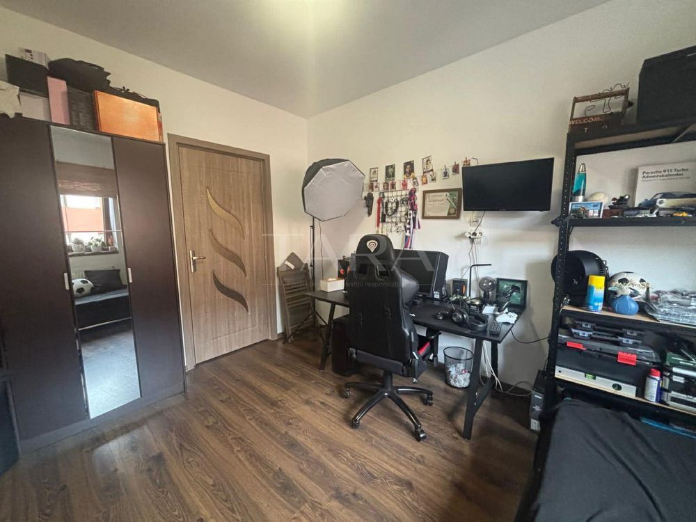 Apartament cu 3 camere, 57 mp, balcon și boxă – zona Panemar. - Poză 3