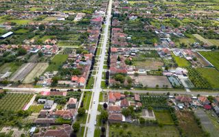 Teren intravilan in comuna Cermei - Poză 10