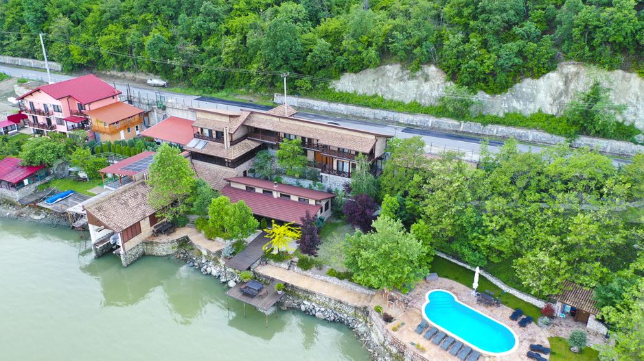 Pensiune de Lux pe Malul Dunării în Dubova - Poză 30