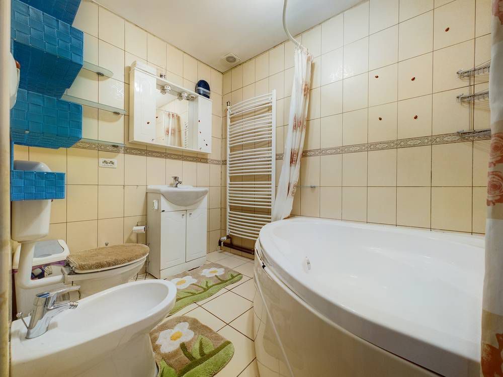 Casă generoasă în Grădiște - Poză 10