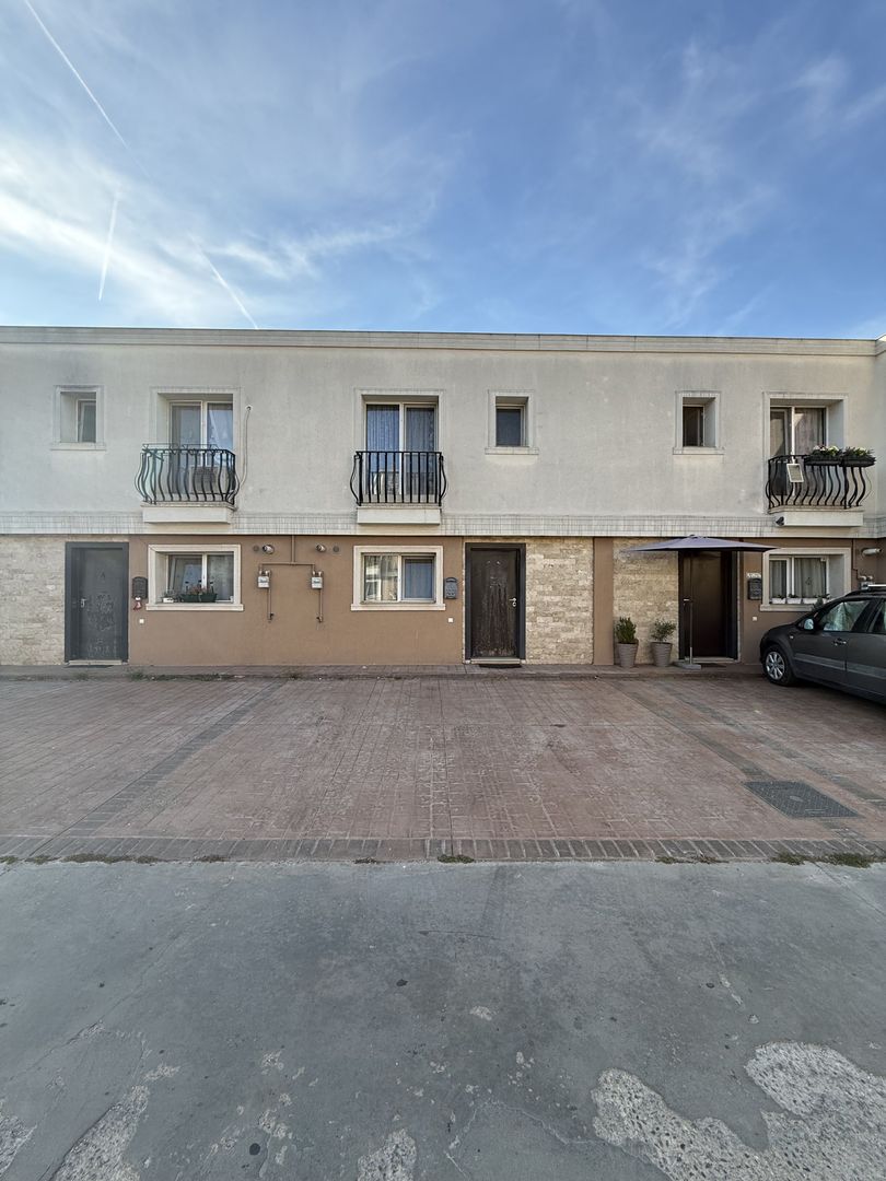 Vila cu 2 dormitoare si 3 bai | Cosmopolis | aproape de Mall | Piscina - Poză 11