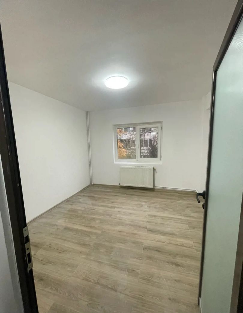 Apartament 3 camere de vanzare Lujerului-Orsova - Poză 2
