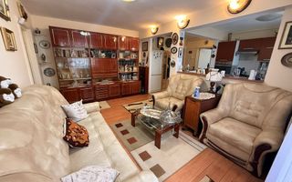 BRASADAS vinde ap 3 camere etajul 2/4 pe Careiului - Poză 1