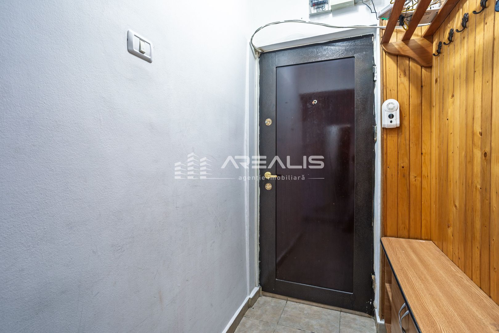 De închiriat -Apartament 3 camere, decomandat, zonă centrală - Poză 11