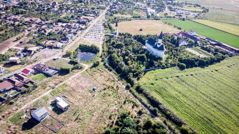 Loc de casă cu utilități în Gai - Poză 2