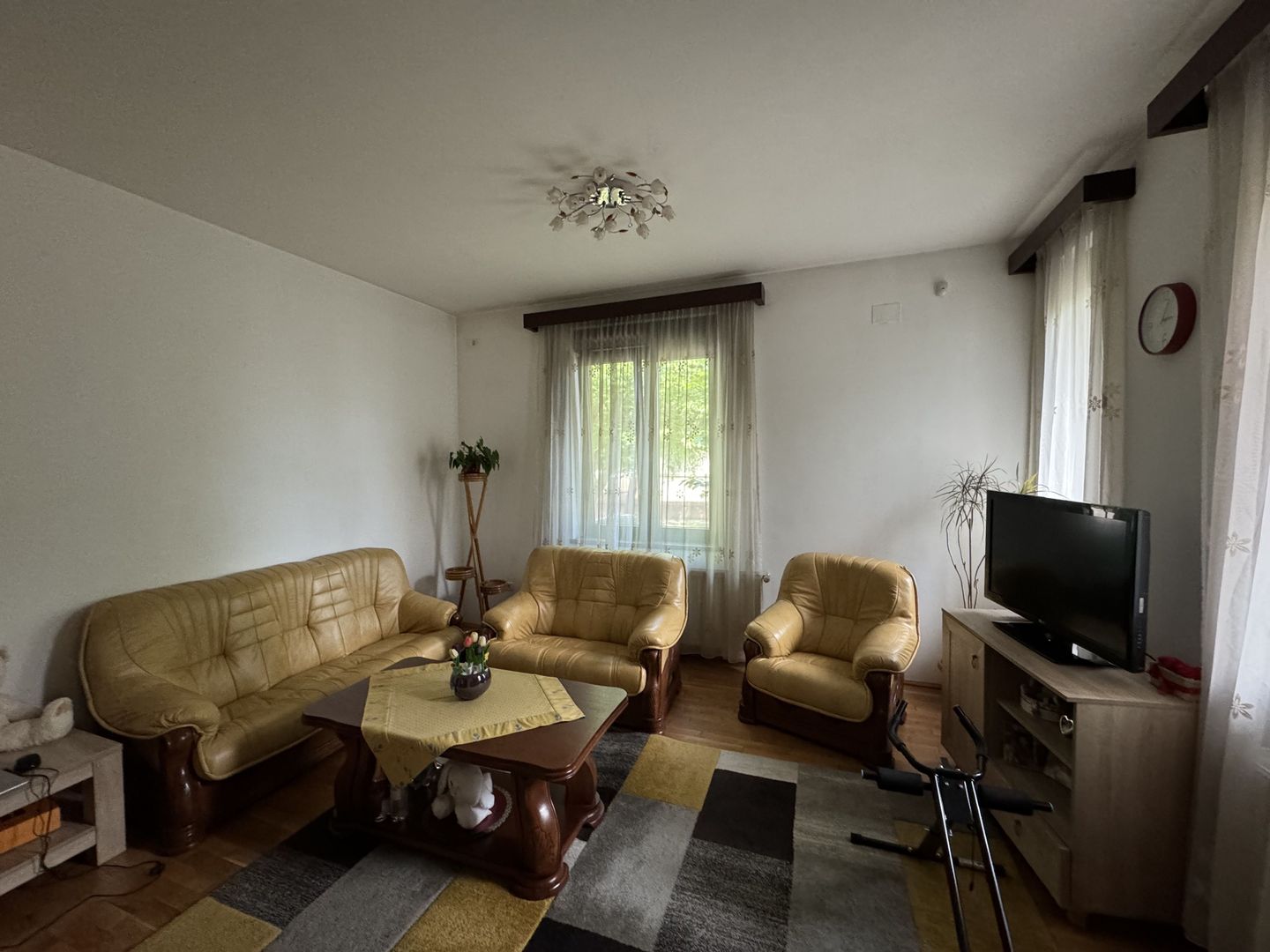 Casa de vânzare zona Favorit - Poză 2