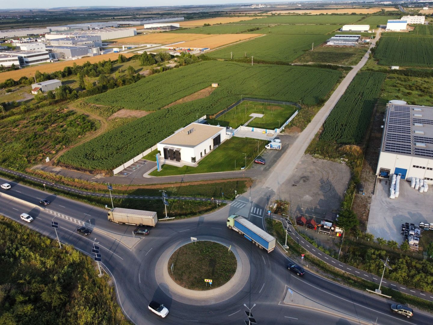 Parcele teren industrial cu PUZ - 2.700 mp, Giarmata - Poză 2