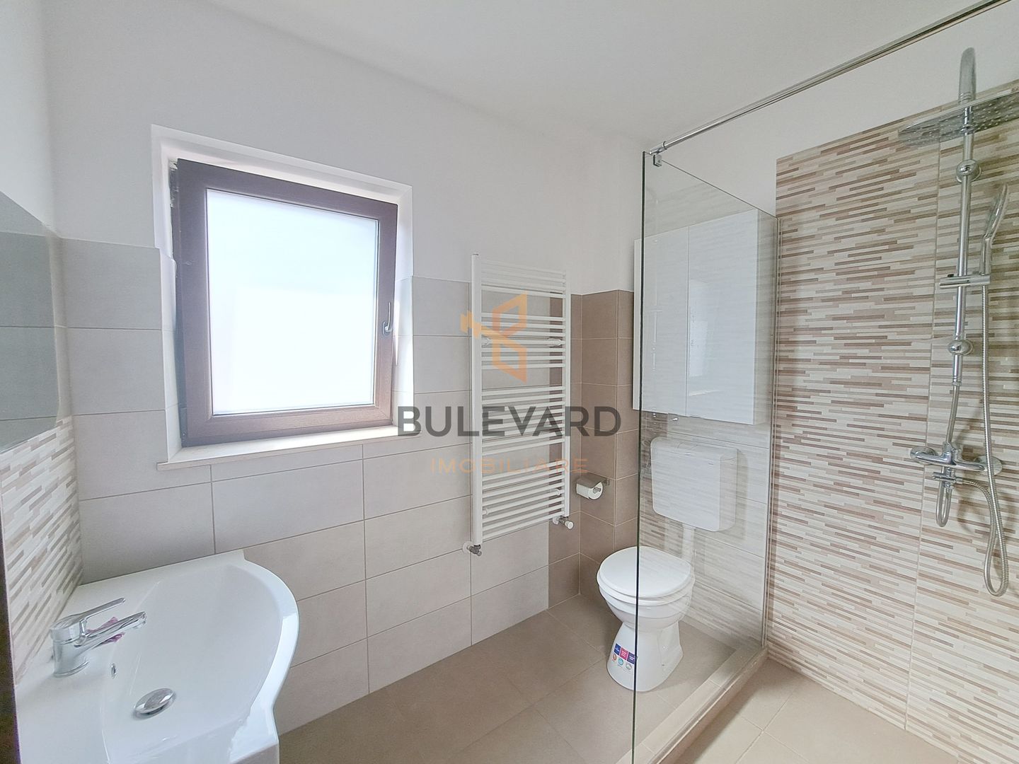 Casa tip duplex cu teren de  300 mp - Poză 5