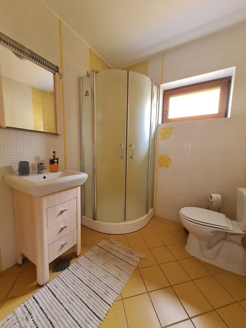 Vila spațioasă și recent renovată în Ghiroda! - Poză 64