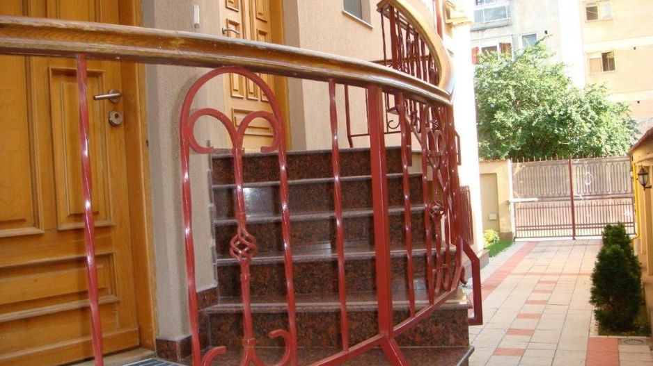 Vila 10 camere zona Iancului || Resedinta || sau birouri La cerere || D+1+M - Poză 3