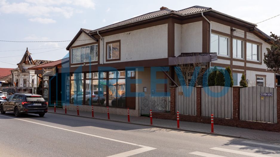 Clădire și teren de investiție, central Roman - Poză 77