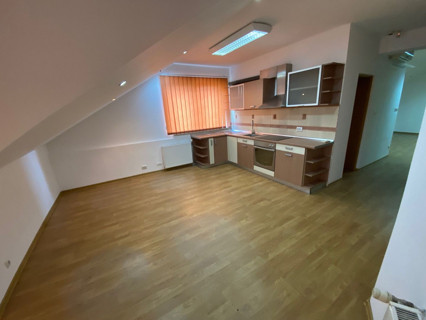 Cladire de birouri zona Olimpia Stadion  suprafață 1.100 mp - Poză 15