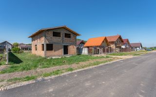 Oportunitate Casă la Roșu în Harman – Ideală pentru Personalizare - Poză 3