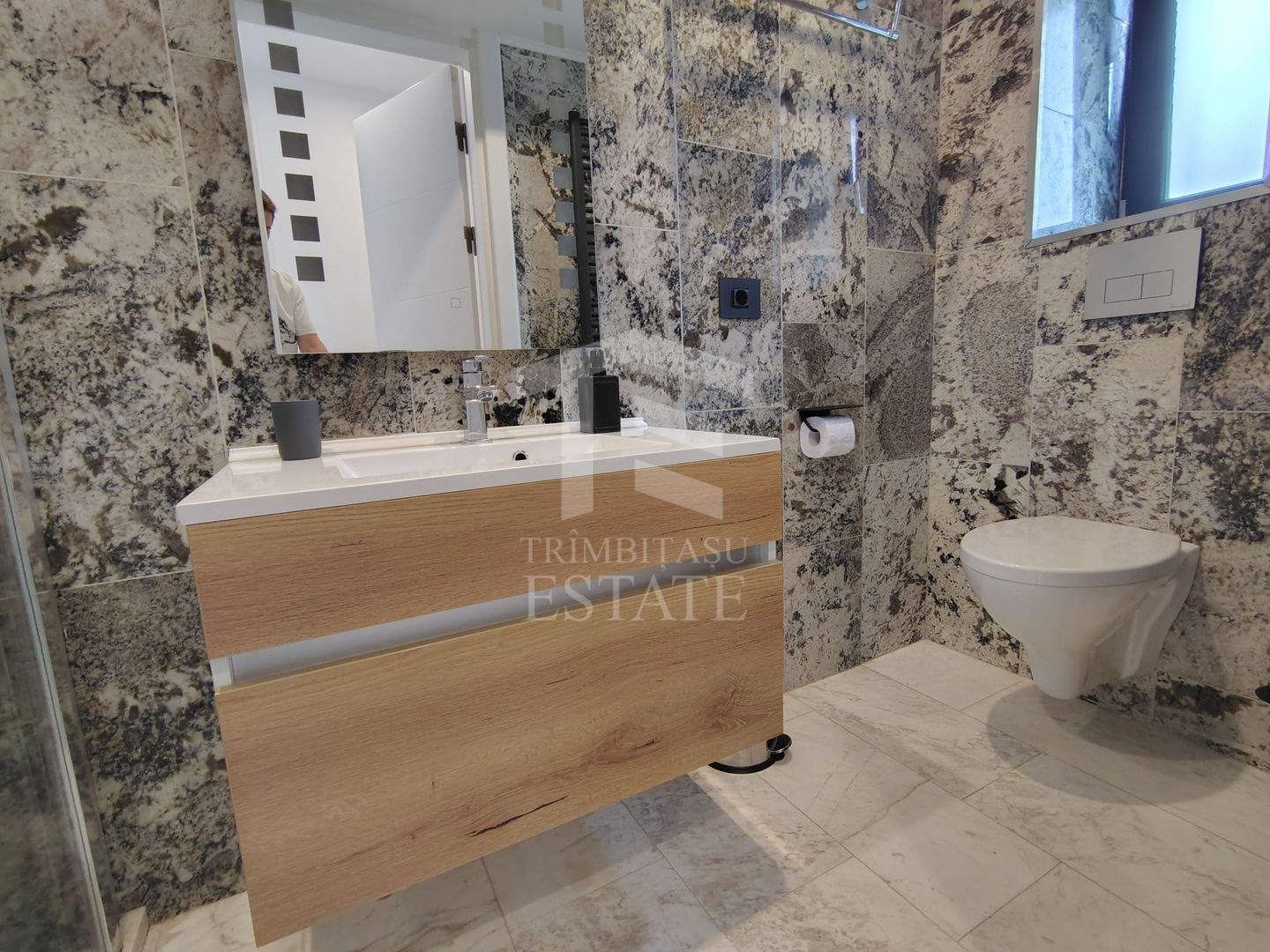 Mobilat utilat integral MODERN | Decomandat | Predeal - Poză 15