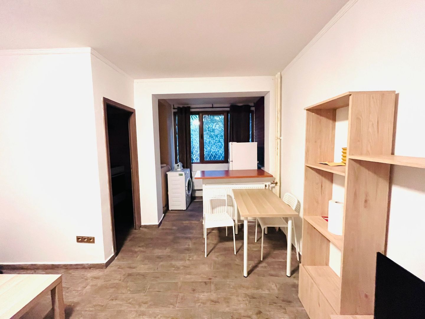 GARSONIERA MODERNA ULTRACENTRAL METROU T VLADIMIRESCU - Poză 1