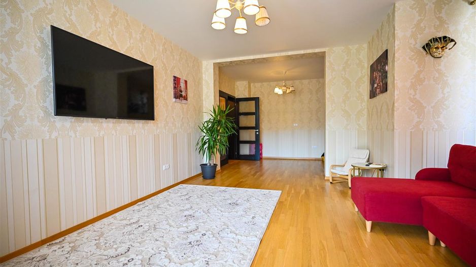 Somptuozitate in stil modern, 2 garaje, 3 terase, totul pe 1.000 mp teren - Poză 6