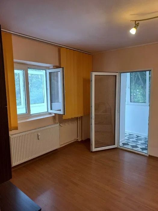 AP. 2 CAMERE CRANGASI, BLOC REABILITAT, METROU, BUCATARIE INCHISA - Poză 2