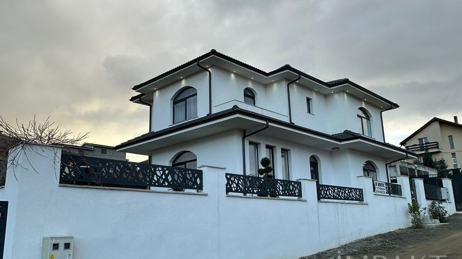 Casa superba de vanzare, situata intr-o zona aerisita a Dezmirului! - Poză 11