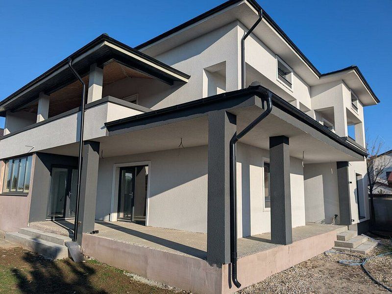Casă Spațioasă 242 mp Utili și 600 mp Teren – Dragomirești-Deal - Poză 2