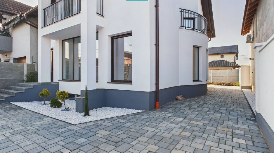 Casa cu 5 camere in Livada - Poză 4