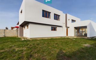 Vilă la gri în Via Carmina - Poză 2