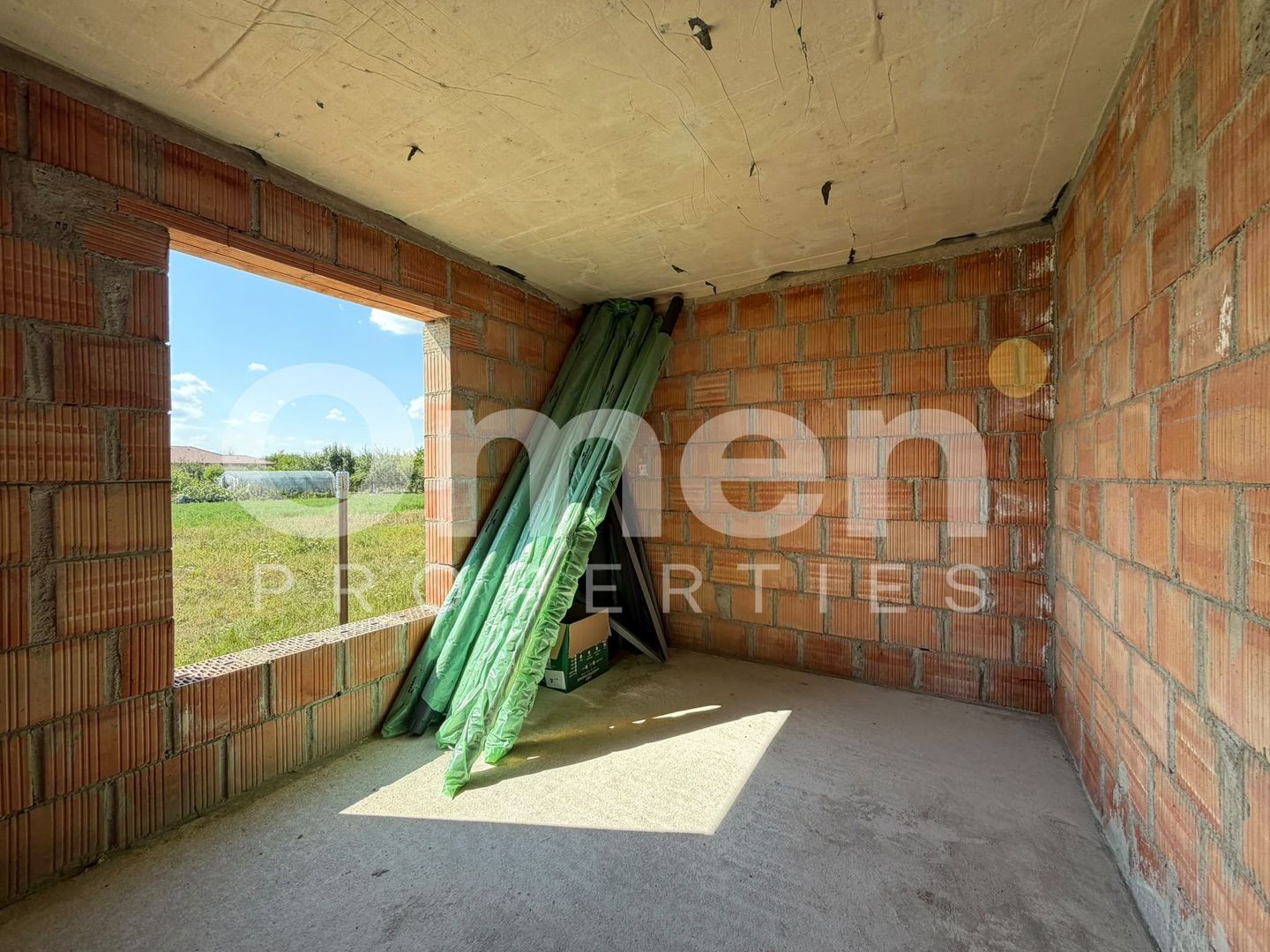 Casa la rosu de vanzare | 120 mp | 5 ari de teren | sat Sasar - Poză 4