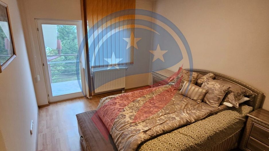 Vila superba cu cinci camere zona centrala - Poză 21