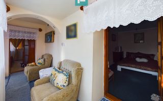 Casă cu front stradal generos Șeitin, județul Arad - Poză 8